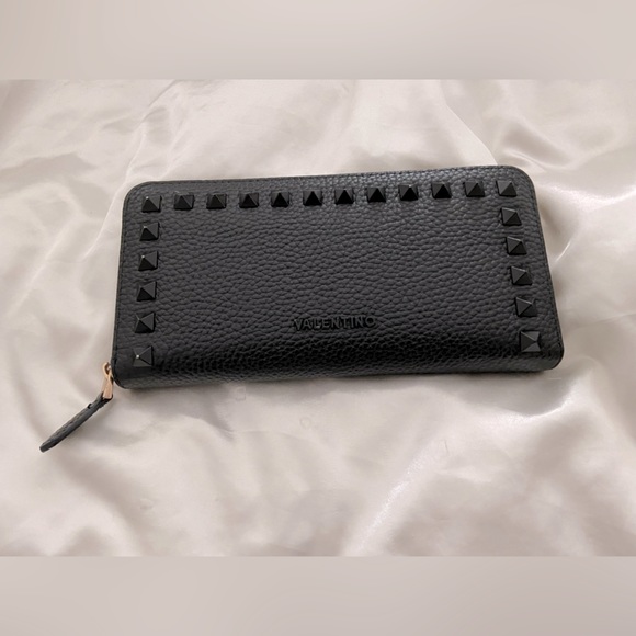 BRAND NEW Valentino Wallet - Picture 1 of 3